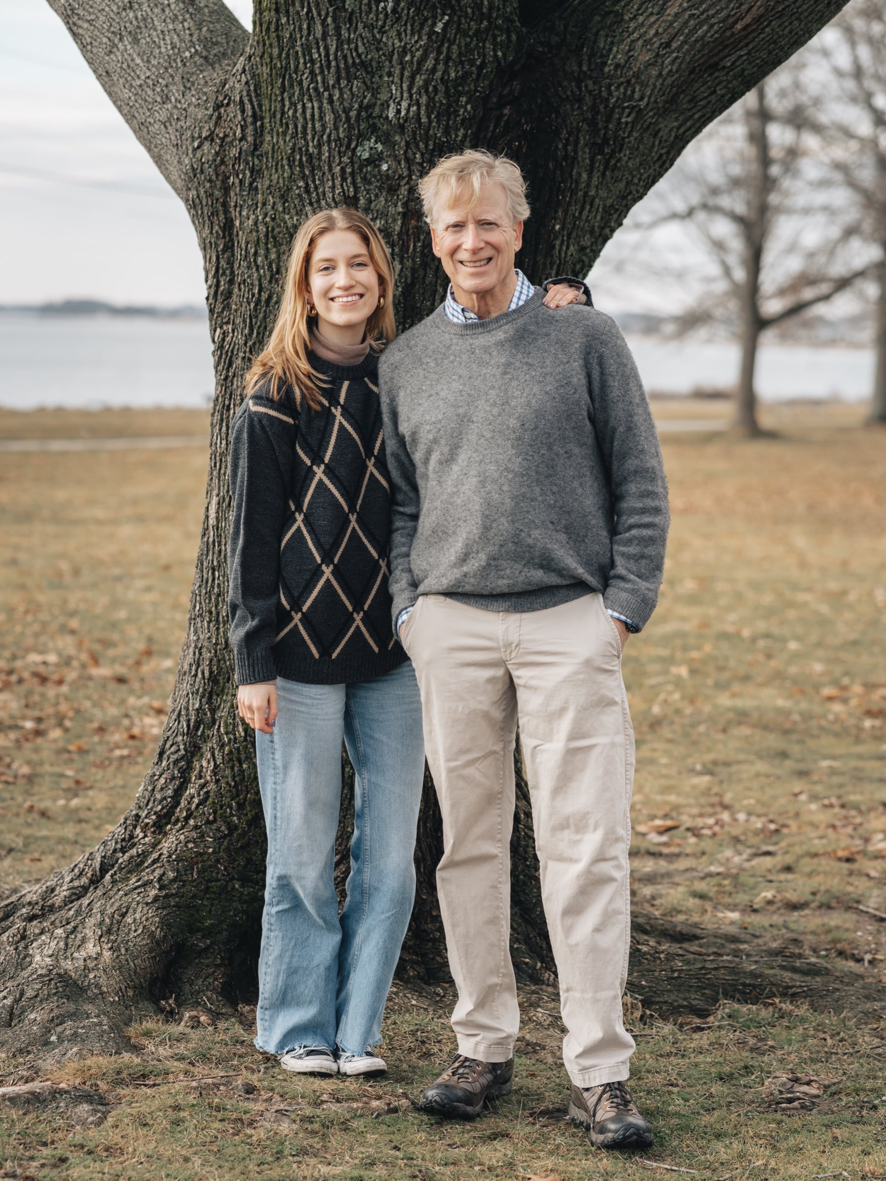 Family portrait session among the oaks at Sherwood State Park (08)