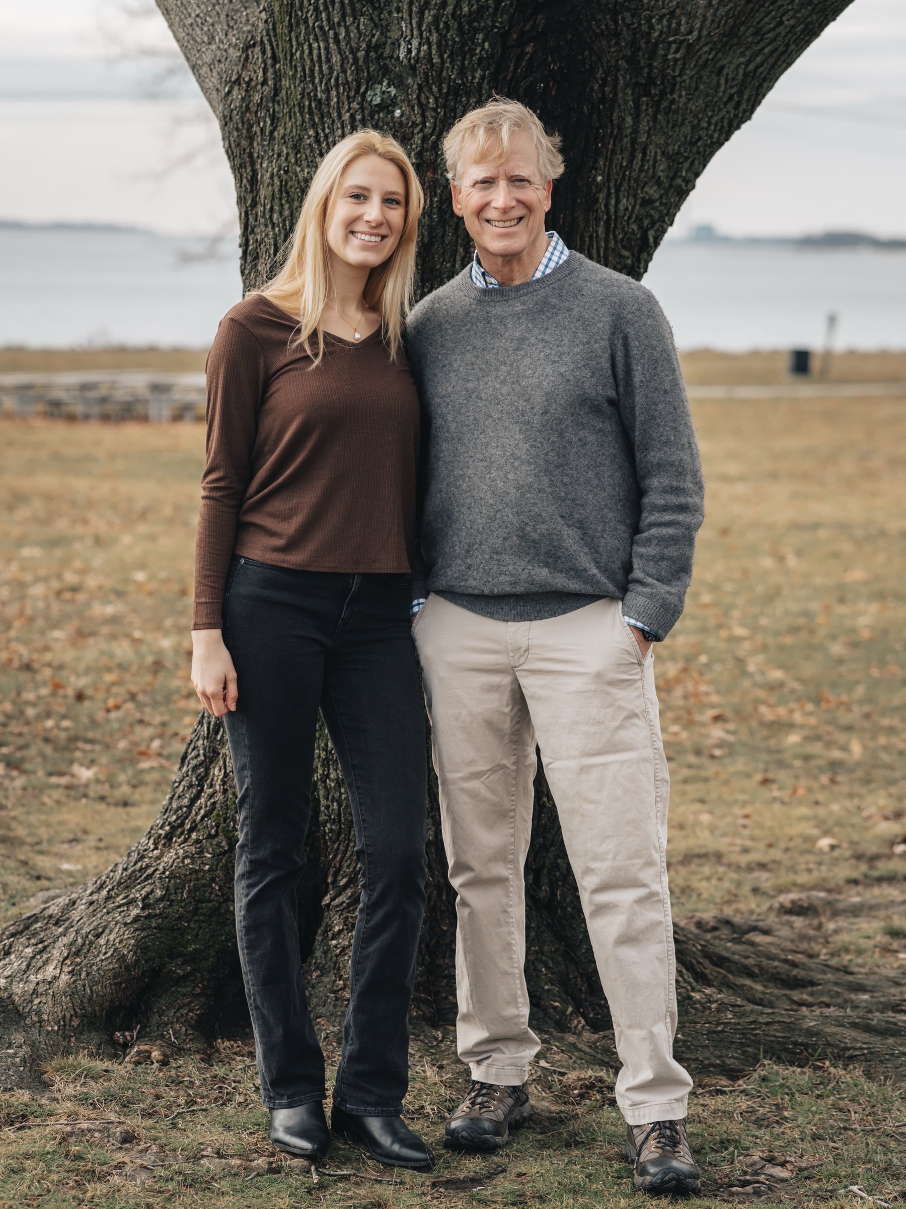 Family portrait session among the oaks at Sherwood State Park (09)