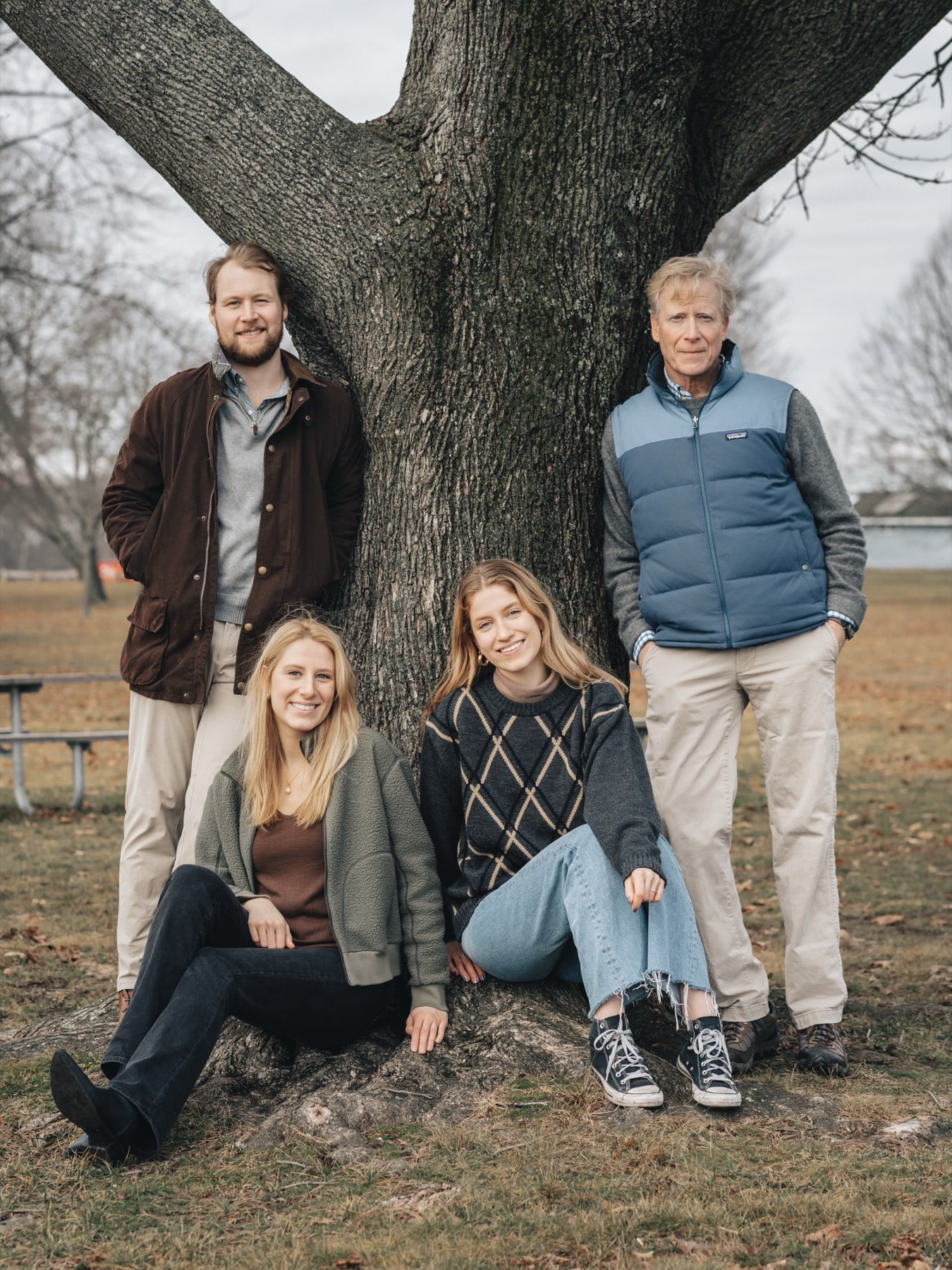 Family portrait session among the oaks at Sherwood State Park (08)