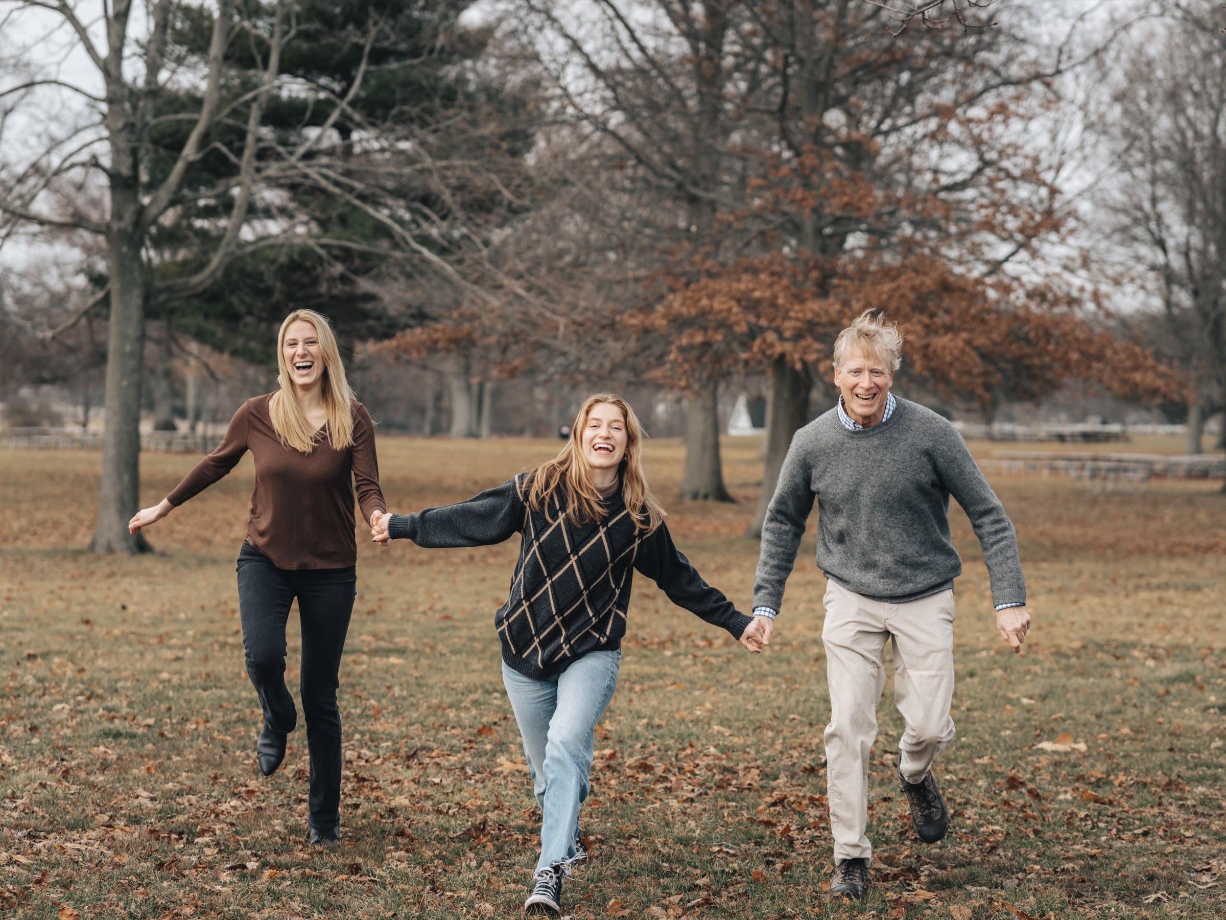 Family portrait session among the oaks at Sherwood State Park (13)