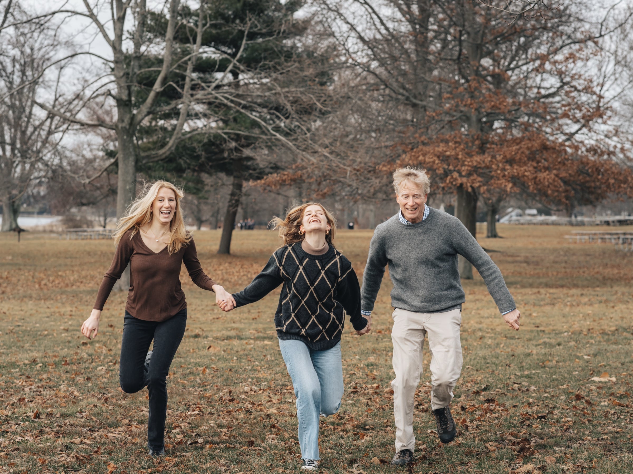 Family portrait session among the oaks at Sherwood State Park (15)