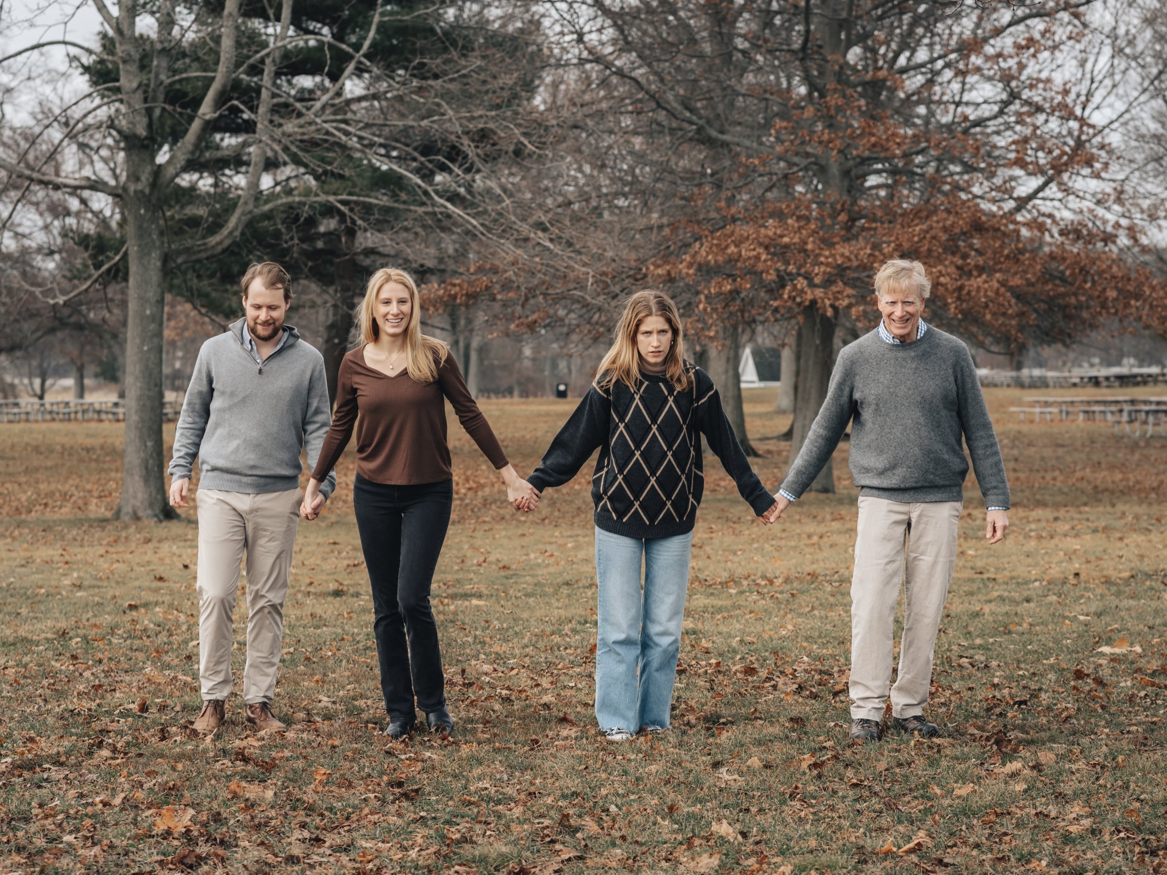 Family portrait session among the oaks at Sherwood State Park (11)