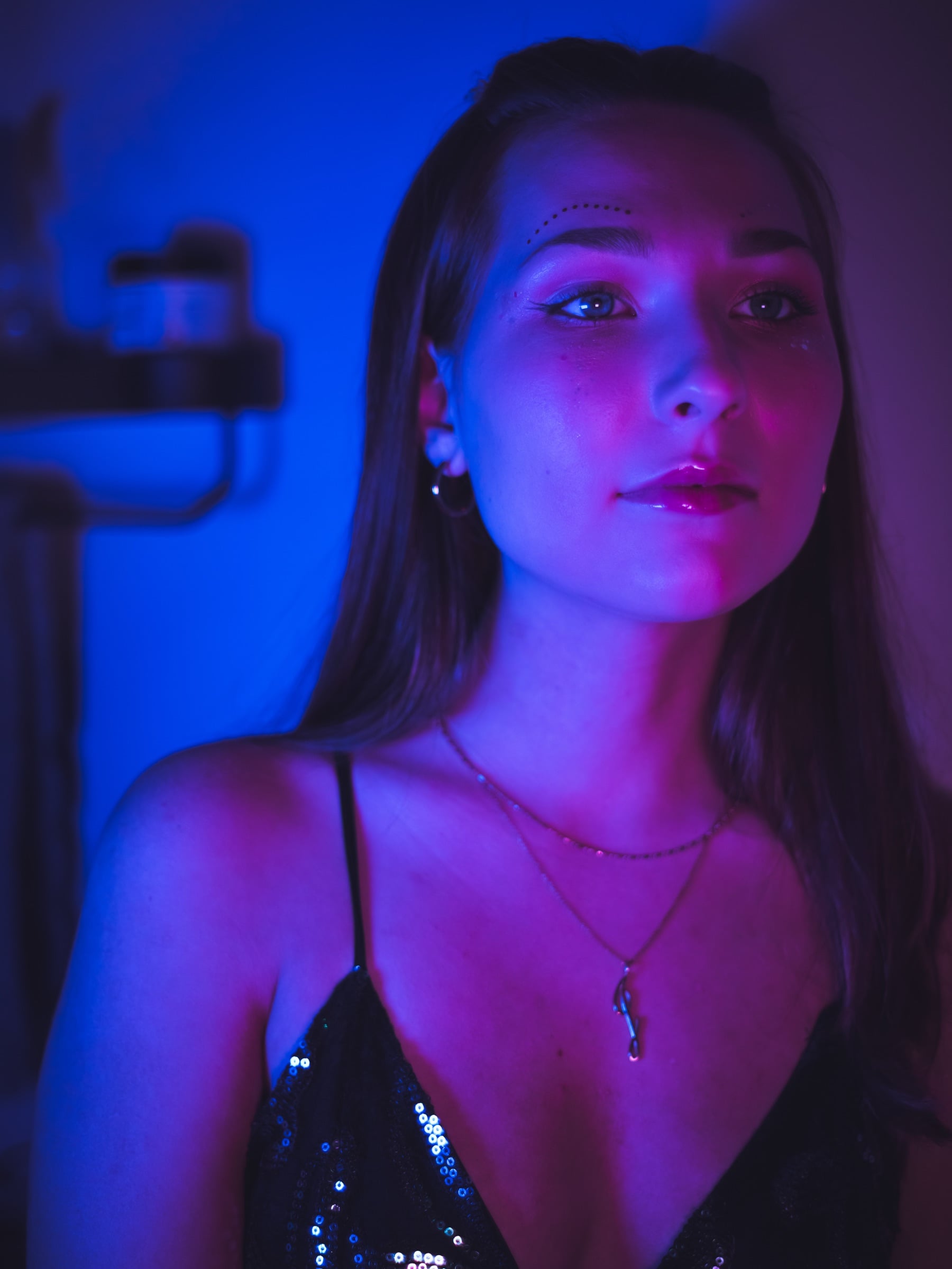 Editorial Euphoria-inspired portrait with bold colored lighting (06)