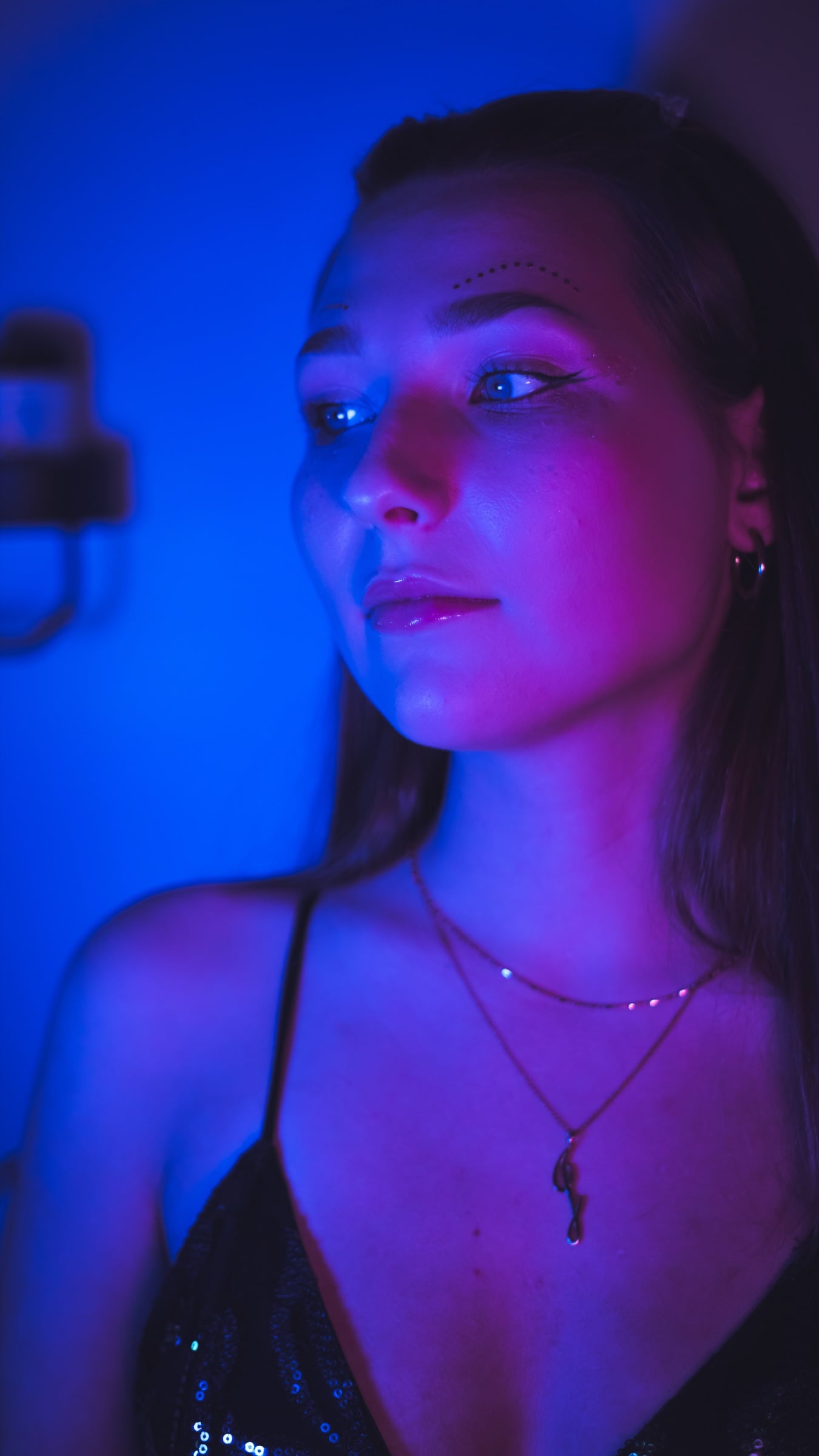Editorial Euphoria-inspired portrait with bold colored lighting (07)