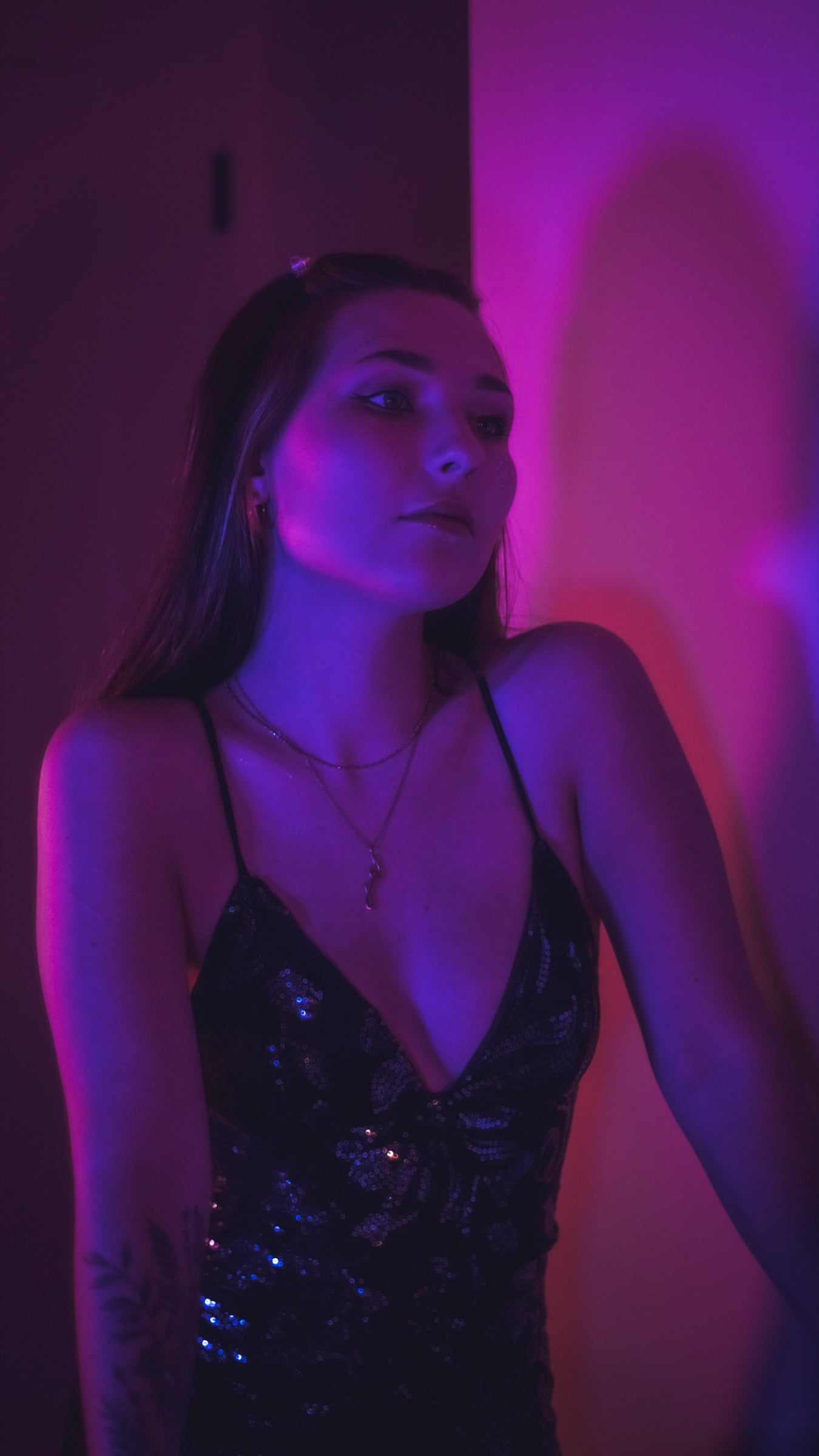 Editorial Euphoria-inspired portrait with bold colored lighting (08)
