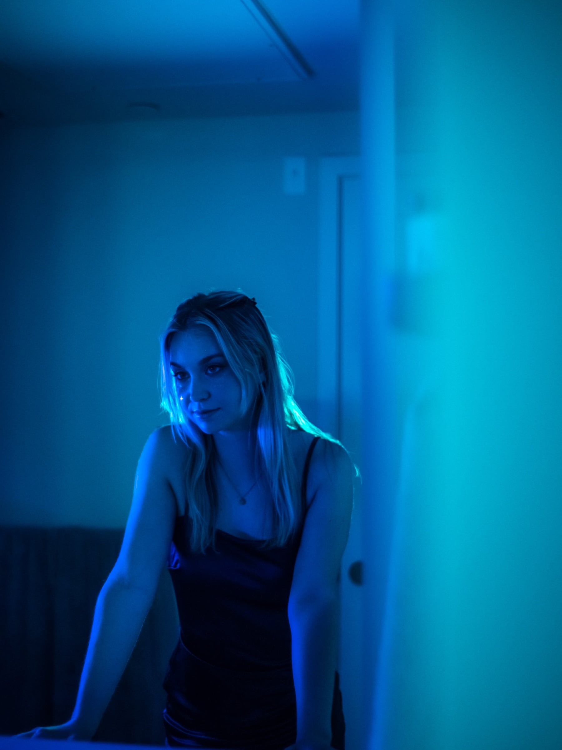 Editorial Euphoria-inspired portrait with bold colored lighting (14)